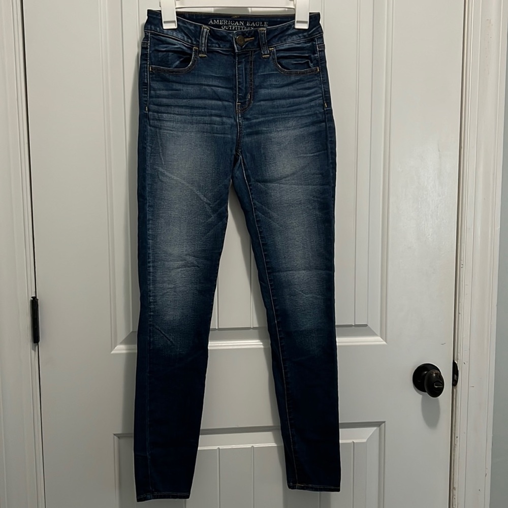 AMERICAN EAGLE JEANS